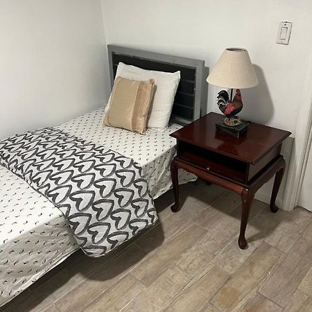 A Restful Room In Queens Nueva York Exterior foto